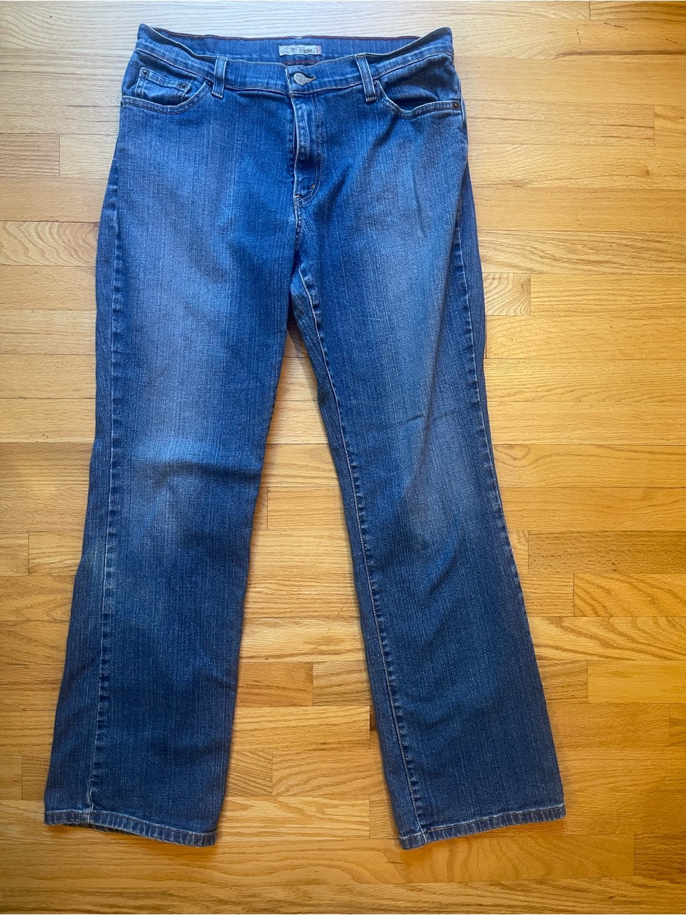 Levi’s 550 Jeans Women’s 12 Medium Relaxed Fit Bootcut Blue Denim - Picture 2 of 8